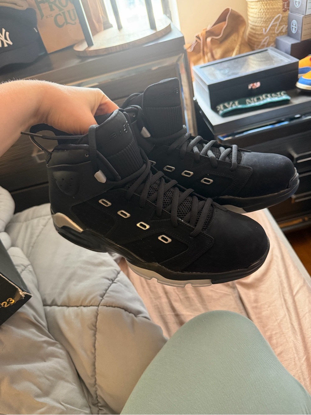 Like new Jordan 6-17-23 in size 12 - Picture 2 of 6